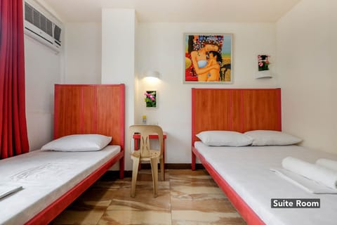 Suite Room | Desk