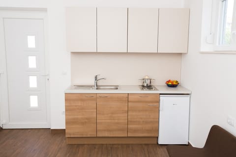 Superior Studio, Ground Floor | Private kitchenette | Cookware/dishes/utensils