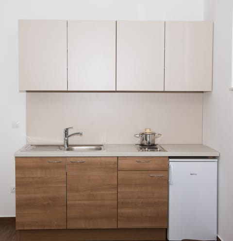 Superior Studio, Ground Floor | Private kitchenette | Cookware/dishes/utensils