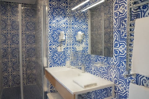 Comfort Room | Bathroom | Shower, free toiletries, hair dryer, bidet