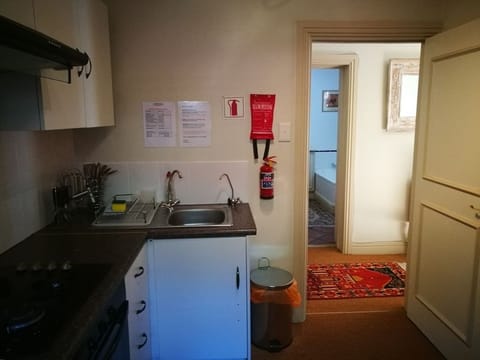 Comfort Double Room, 1 Queen Bed, Ensuite, Courtyard View | Private kitchen | Electric kettle