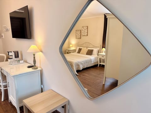 Deluxe Room | Desk, blackout drapes, soundproofing, travel crib