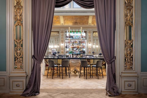 Cocktail bar