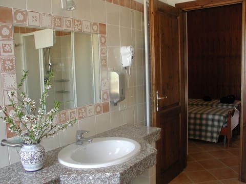 Apartment, 2 Twin Beds | Bathroom sink