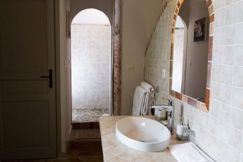 Comfort Room | Bathroom | Free toiletries, hair dryer, towels