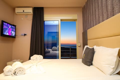 Suite, Sea View | Frette Italian sheets, premium bedding, memory foam beds, desk