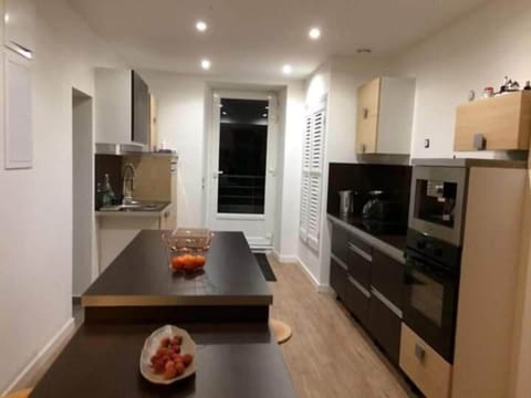 Classic Apartment, 1 Queen Bed, Non Smoking, Private Bathroom | Private kitchen | Shared fridge, microwave, electric kettle, paper towels