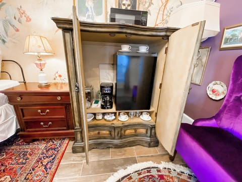 Microwave, coffee/tea maker, cookware/dishes/utensils, paper towels