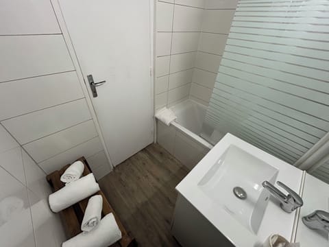 Double Room | Free WiFi, bed sheets