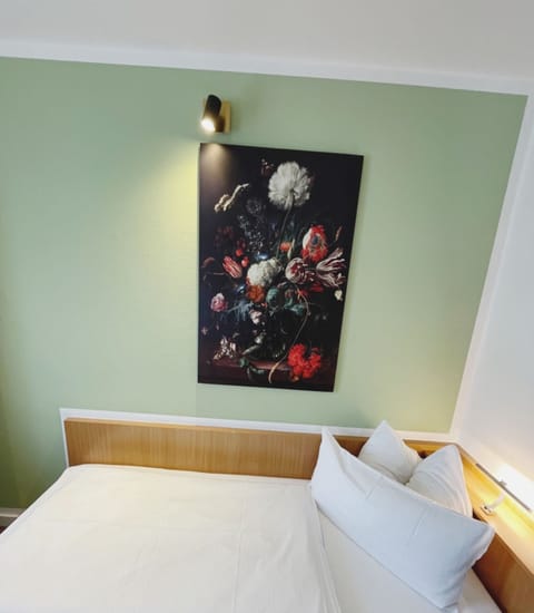 Single Room | Desk, blackout drapes, free WiFi, bed sheets