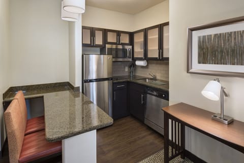 Coffee/tea maker, fridge, microwave, stovetop