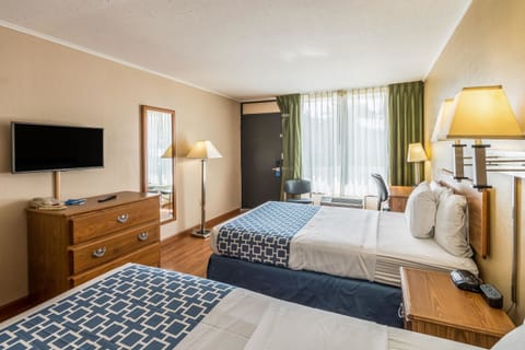 Desk, laptop workspace, free WiFi, bed sheets