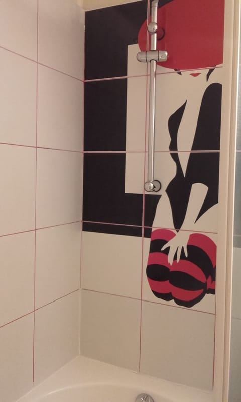 Superior Cottage | Bathroom shower