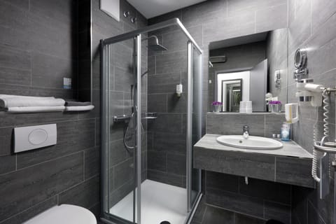 Shower, free toiletries, hair dryer, towels