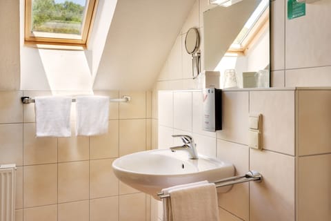 Double Room | Bathroom sink