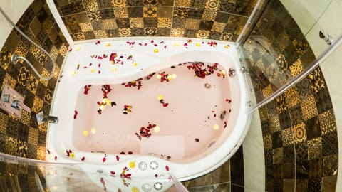 Private spa tub