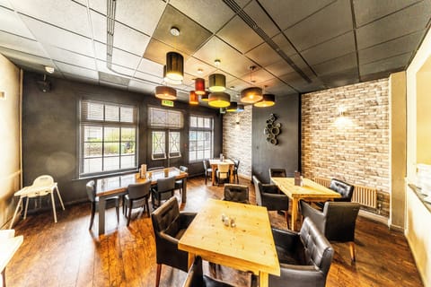 Breakfast, lunch, dinner served; British cuisine