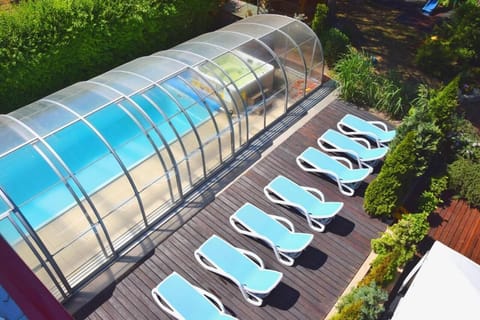 Indoor pool, seasonal outdoor pool, sun loungers