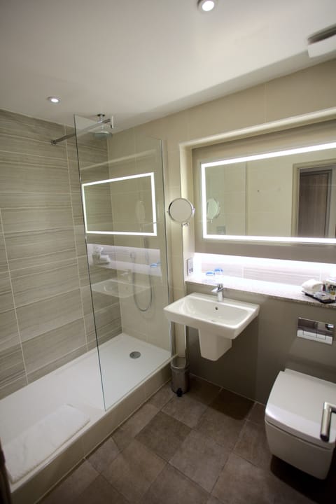 2 bedrooms, in-room safe, individually decorated, individually furnished