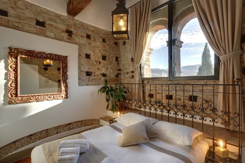 Apartment, 2 Bedrooms | Premium bedding, down comforters, in-room safe, individually decorated