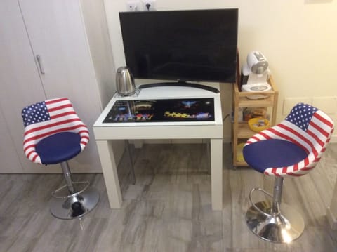 Business Room, 1 Bedroom | Room amenity