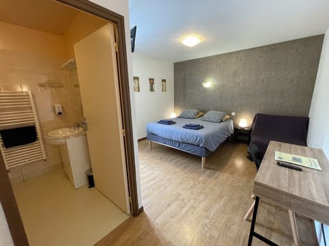 Traditional Double Room | Premium bedding, individually decorated, desk, soundproofing