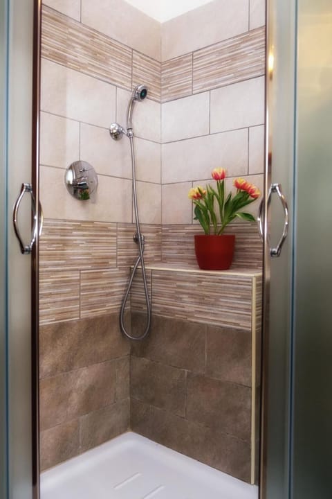 Shower, rainfall showerhead, hair dryer, towels