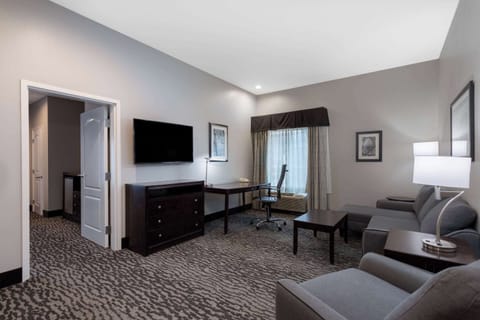Suite, 1 Bedroom, Non Smoking | Premium bedding, in-room safe, desk, soundproofing