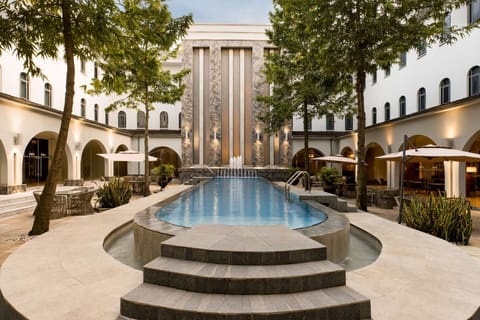 Outdoor pool, pool umbrellas, sun loungers