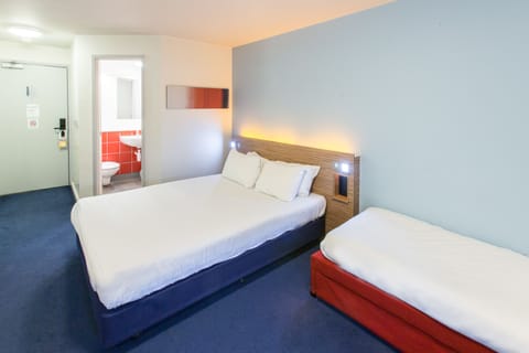 Family Room | Desk, free WiFi, bed sheets, wheelchair access
