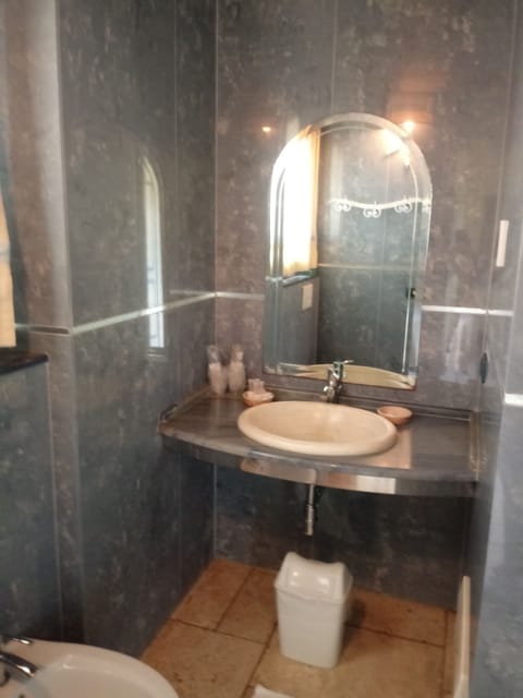 Double Room, Garden View | Bathroom sink