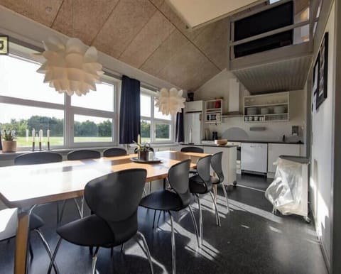 Standard Twin Room | Shared kitchen | Shared fridge, shared microwave, oven, stovetop