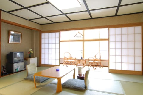 In-room safe, free WiFi, bed sheets