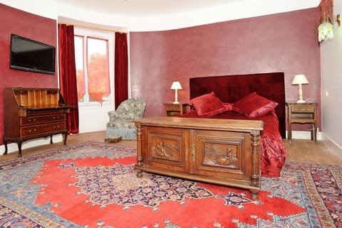 Basic Double Room | Premium bedding, individually decorated, desk, blackout drapes