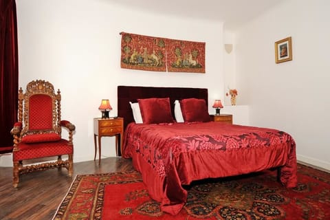 Double Room | Premium bedding, individually decorated, desk, blackout drapes