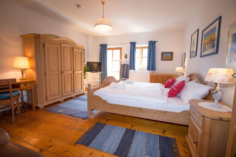 Double Room | In-room safe, free WiFi