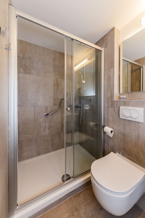 Minibar, in-room safe, desk, free WiFi