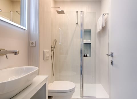 Luxury Double Room, 1 King Bed, Private Bathroom, Beach View 1 | Bathroom | Shower, free toiletries, hair dryer, slippers