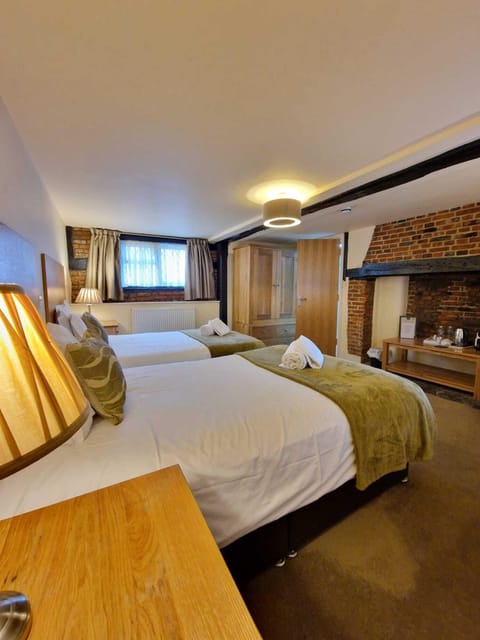 Deluxe Twin Room | Desk, iron/ironing board, free WiFi, bed sheets