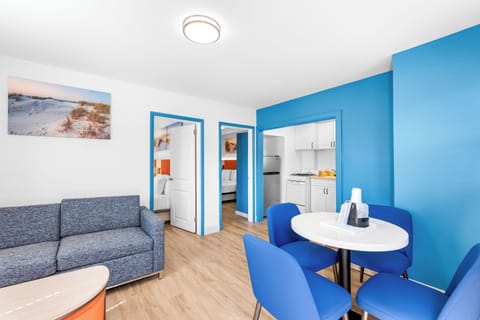 Suite, 2 Bedrooms, Kitchen | Living area | TV