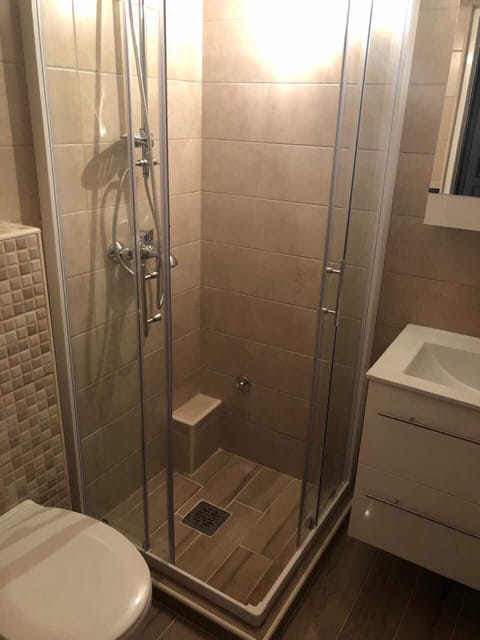 Family Room, Balcony, Sea View | Bathroom | Shower, towels