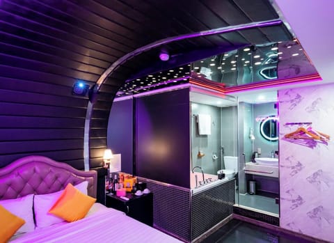 Deluxe Room, Jetted Tub | Minibar, desk, soundproofing, free WiFi