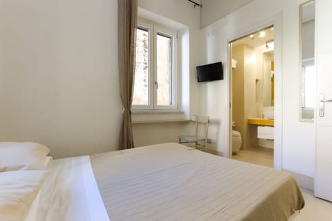 Classic Double Room (Positano) | Premium bedding, desk, iron/ironing board, free WiFi