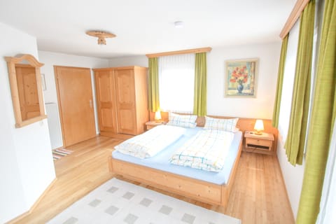 Basic Double Room, 1 Queen Bed | Desk, free WiFi, bed sheets