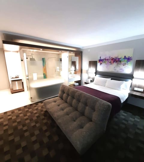 1 bedroom, premium bedding, minibar, desk