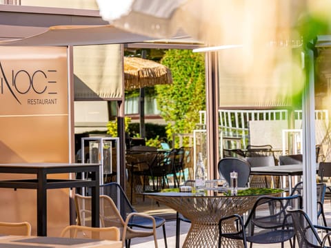 Breakfast, lunch, dinner served; French cuisine, garden views 