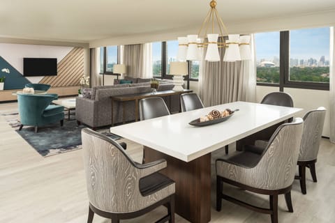 Club Room, 2 Double Beds, City View | 1 bedroom, in-room safe, desk, laptop workspace