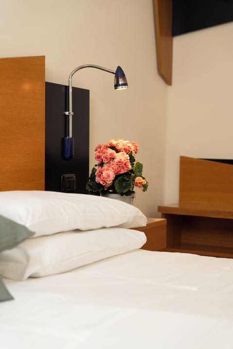 Double or Twin Room | Desk, free WiFi, bed sheets