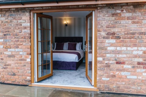 Room, 1 King Bed, Lake View | Premium bedding, iron/ironing board, free WiFi, bed sheets