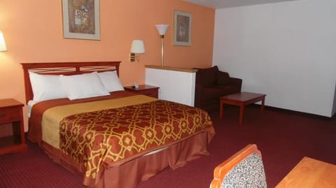 Suite, 1 Queen Bed with Sofa bed | Desk, iron/ironing board, free WiFi, bed sheets
